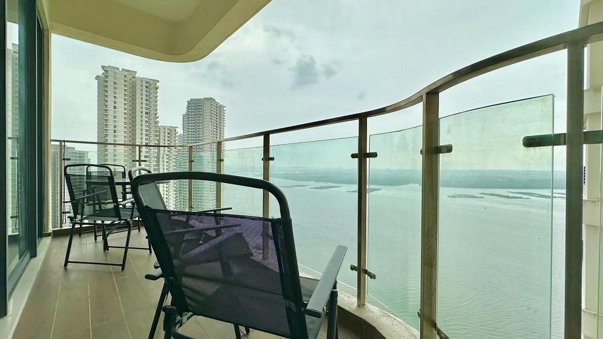 Country Garden Danga Bay Sea View Homestay By Stayrene Johor Bahru 0*,